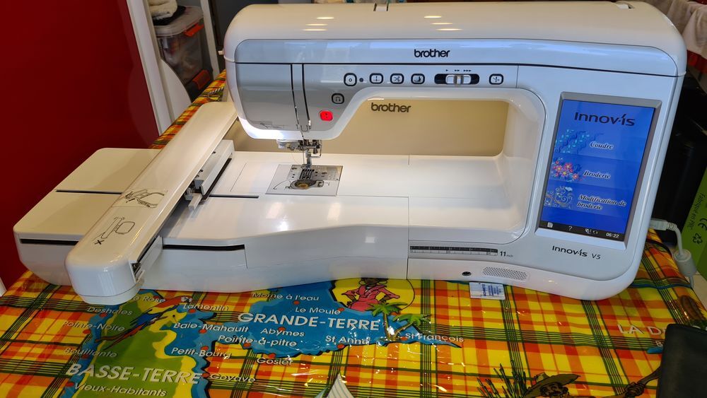 MACHINE A COUDRE ET A BRODER BROTHER INNOV-IS V5 Electroménager
