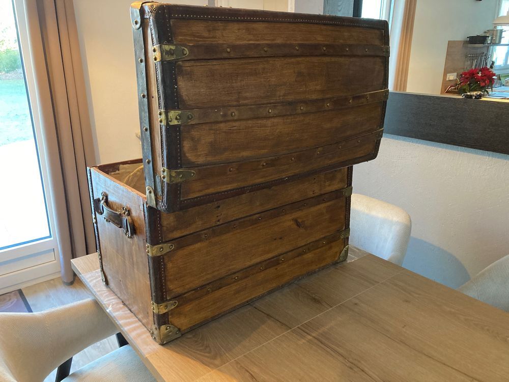 Malle bomb&eacute;e de chez Moynat Meubles