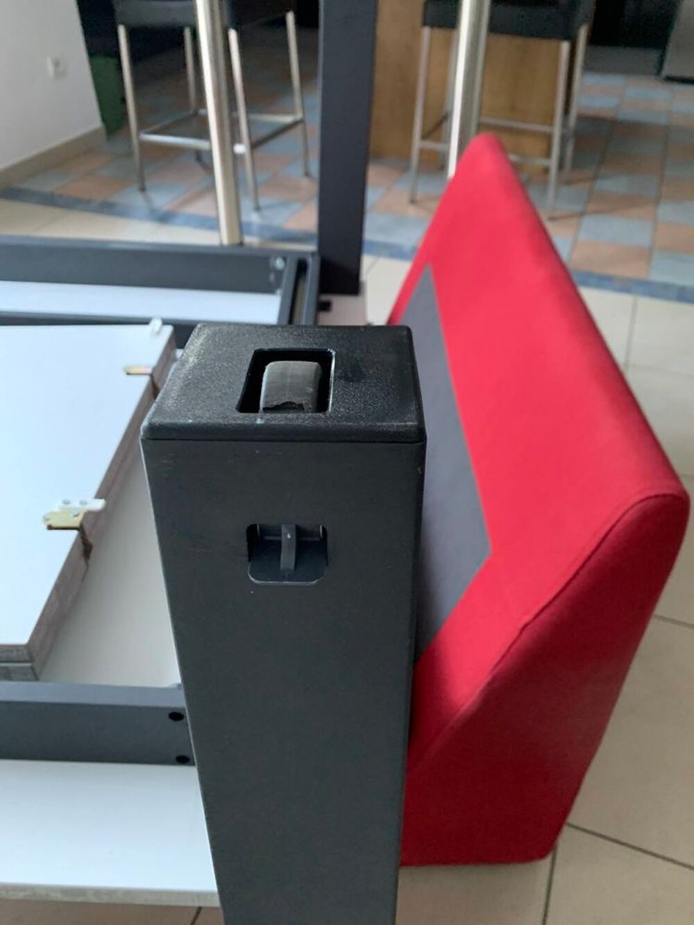 Table haute (allonge incorpor&eacute;e) et tabourets Meubles