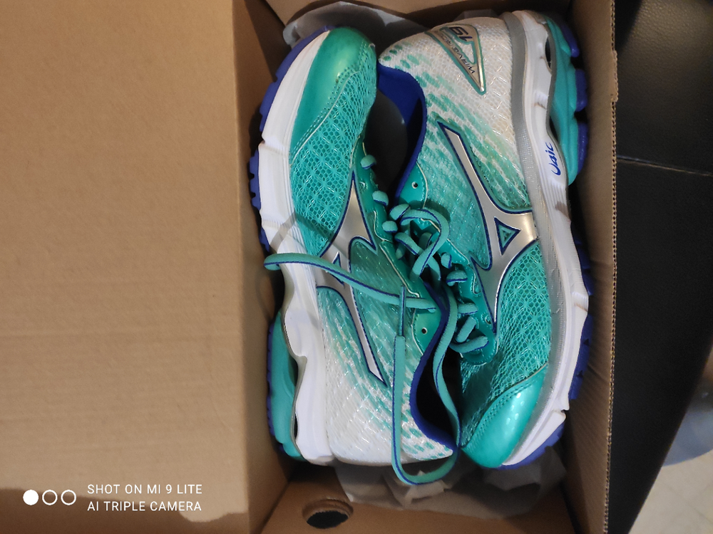 Chaussures Running Femme Mizuno WaveRider 19 - pointure 37. Sports