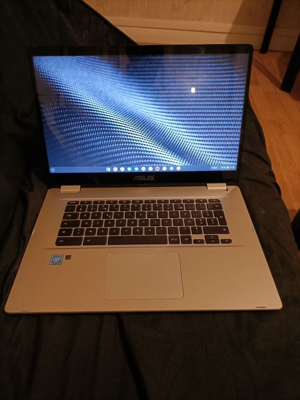 chromebook Asus en excellent &eacute;tat, 1 mois d'utilisation produit sous garantie facture &agrave; l'appui. Livr&eacute; avec sacoche neuve Matériel informatique