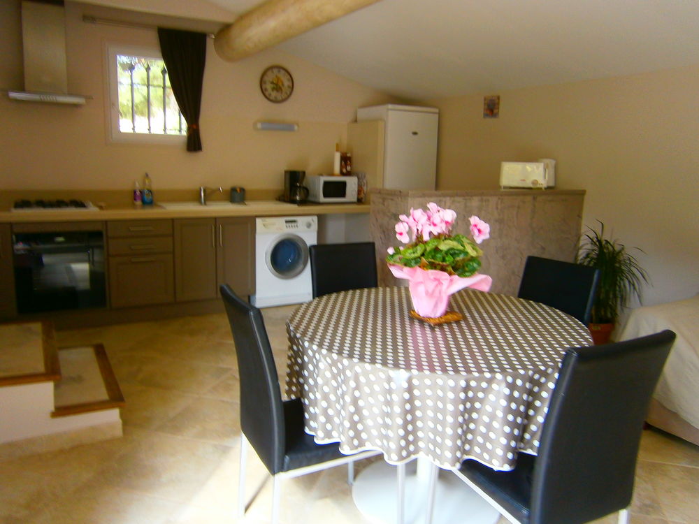   Gite de vacances au pied du Luberon Provence-Alpes-Côte d'Azur, Robion (84440)