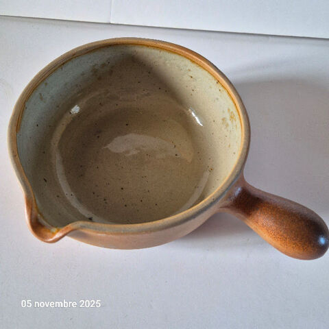 Caquelon en gr�s ou plat en terre avec poign�e , comme neuf Saumur (49)