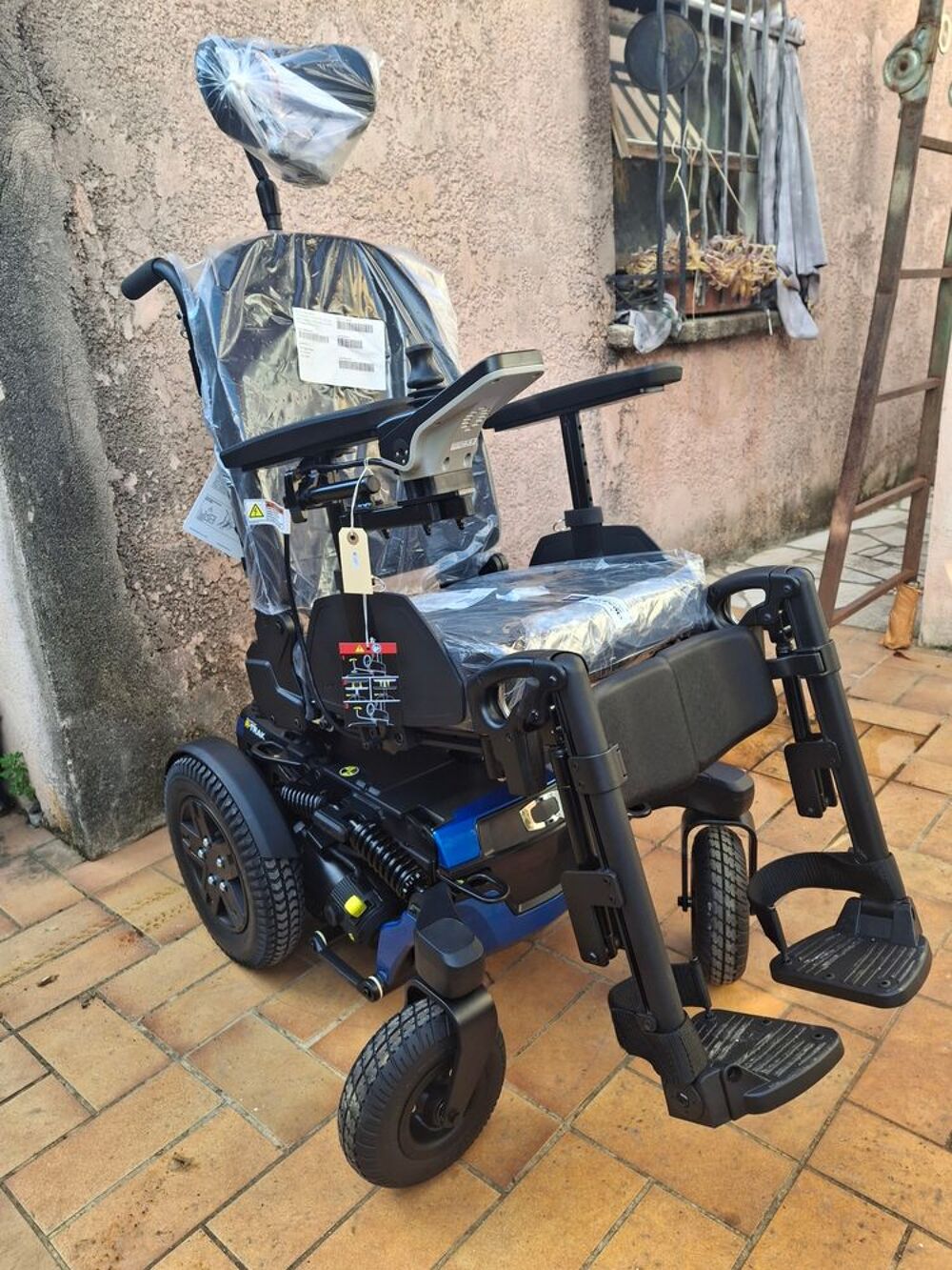 Fauteuil roulant &eacute;lectrique Quantum R-TRAK ? Mod&egrave;le luxe Sports