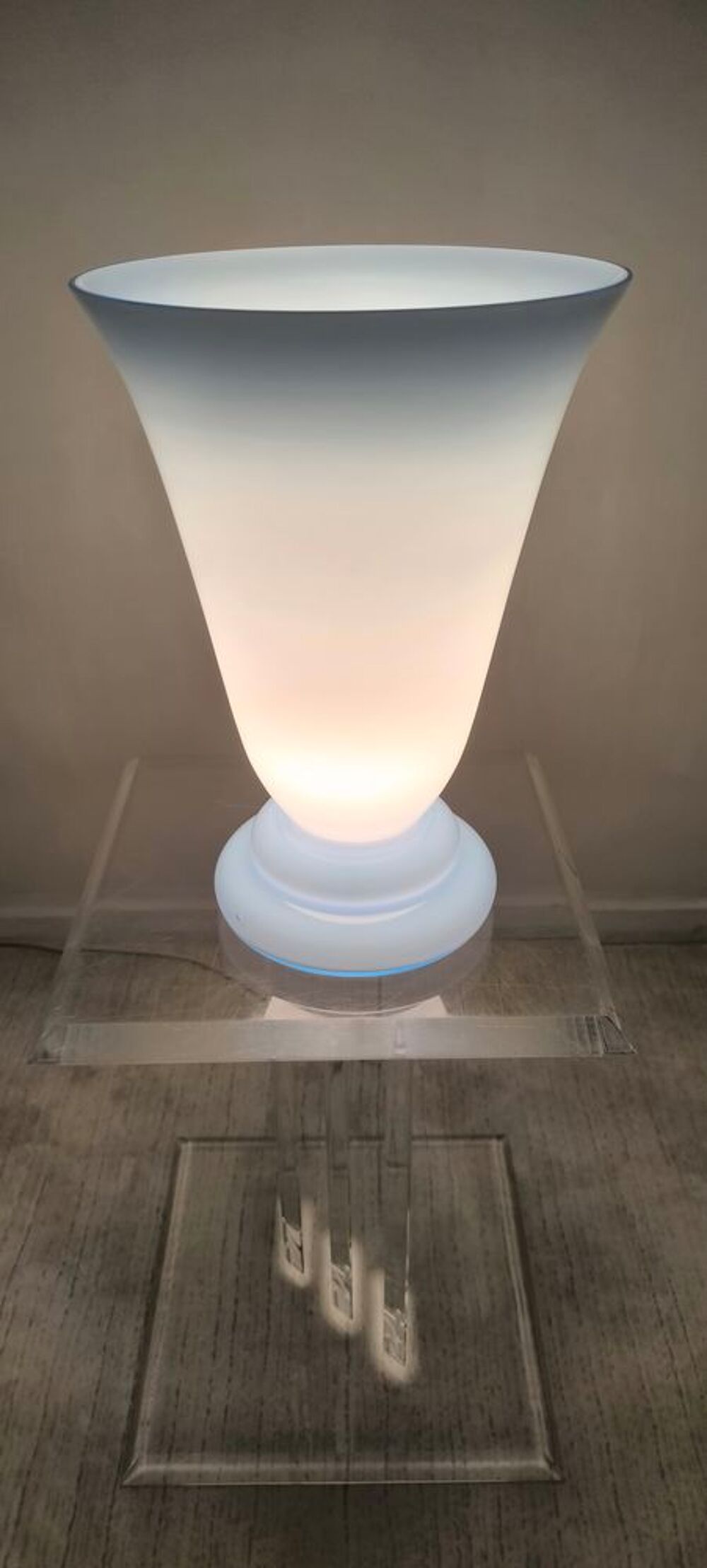 Grande lampe vintage en Verre de Boh&ecirc;me bleu opalin Décoration