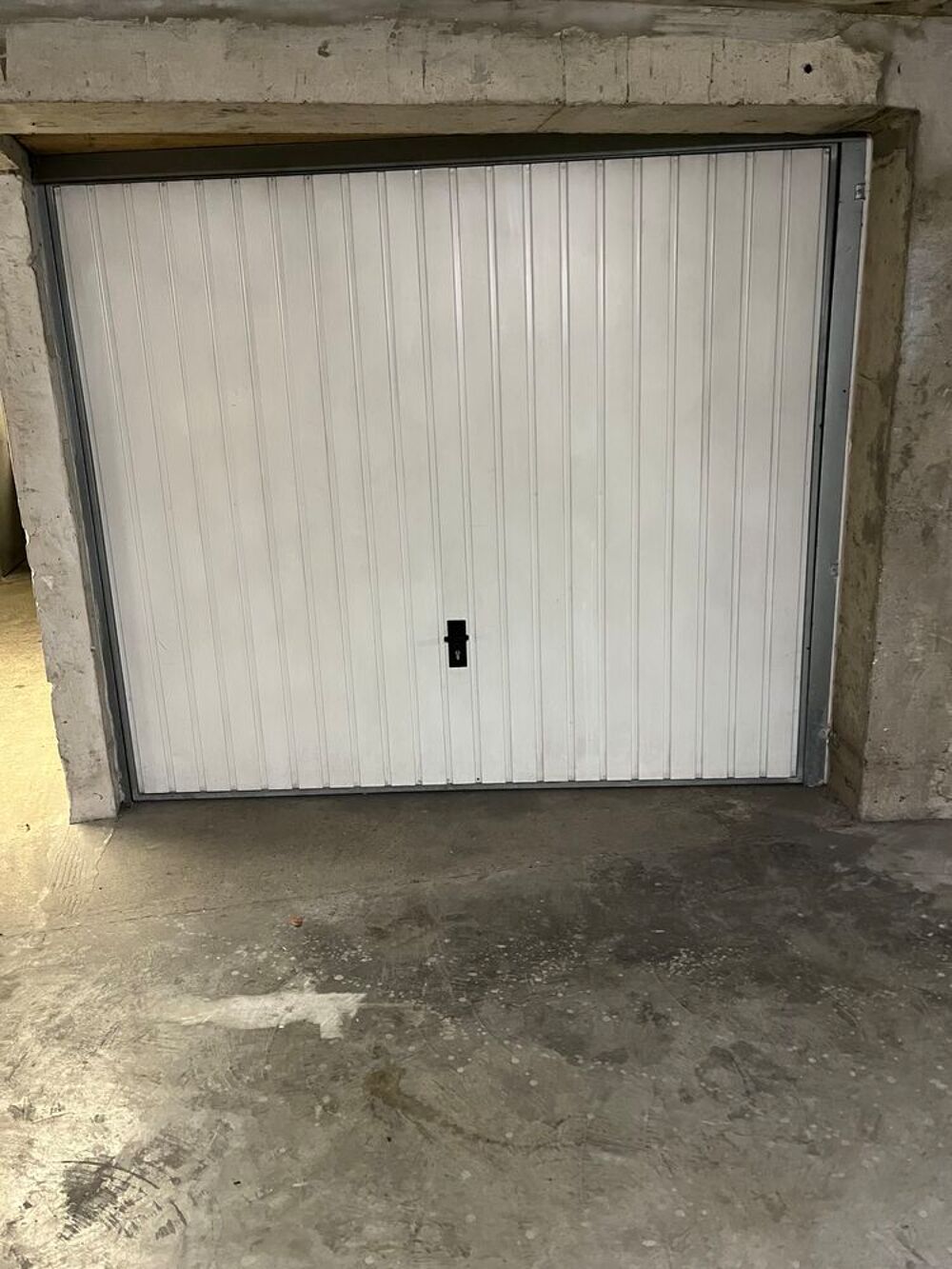 Location Parking/Garage Garage Box fermé, au sein d'un immeuble en copropriété. Beauvais