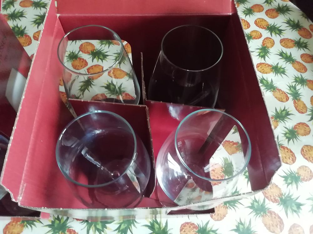 2 coffrets verres &agrave; vin neufs Cuisine