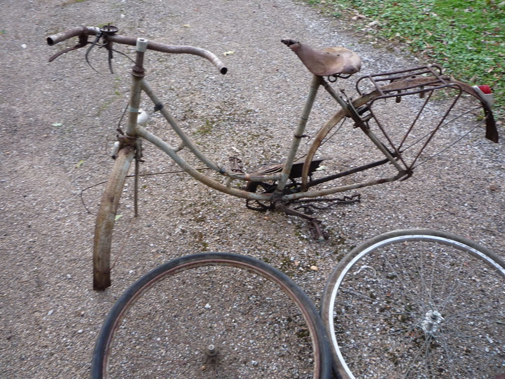 V&eacute;lo ancien col de cygne
dans l'&eacute;tat Bricolage