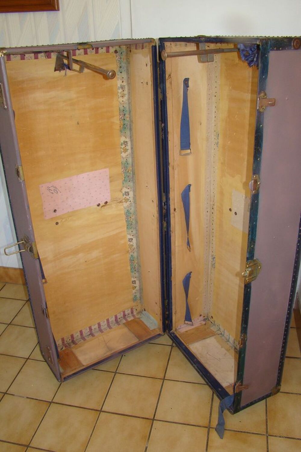 Ancienne malle cabine de voyage penderie &agrave; roulettes 1930 Meubles