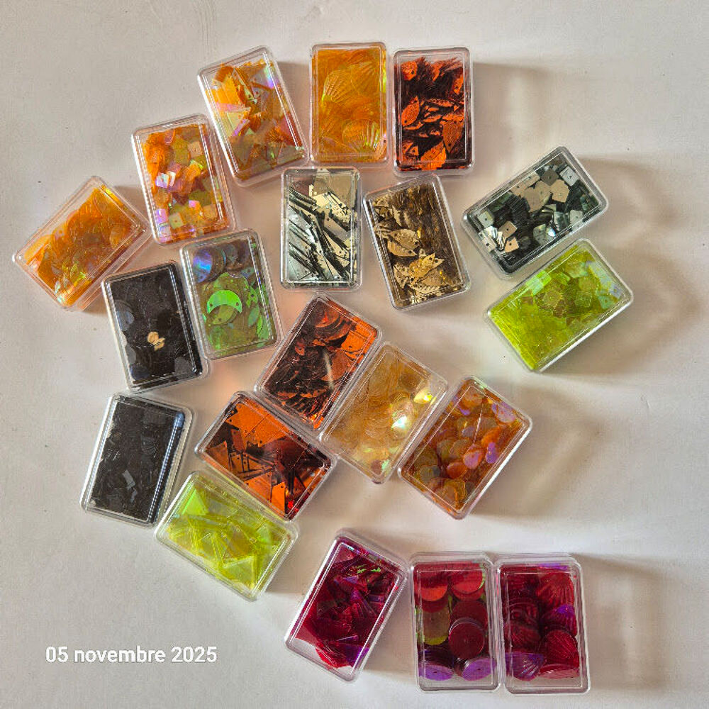 Des sequins en quantit&eacute;s de couleurs diff&eacute;rentes et de toute Jeux / jouets