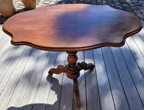 Table Guéridon ancien Noyer forme violonnée époque 1890 Limonest (69)