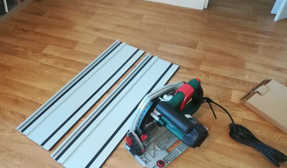 Scie Circulaire plongeante guide et fixations / Liv Bricolage