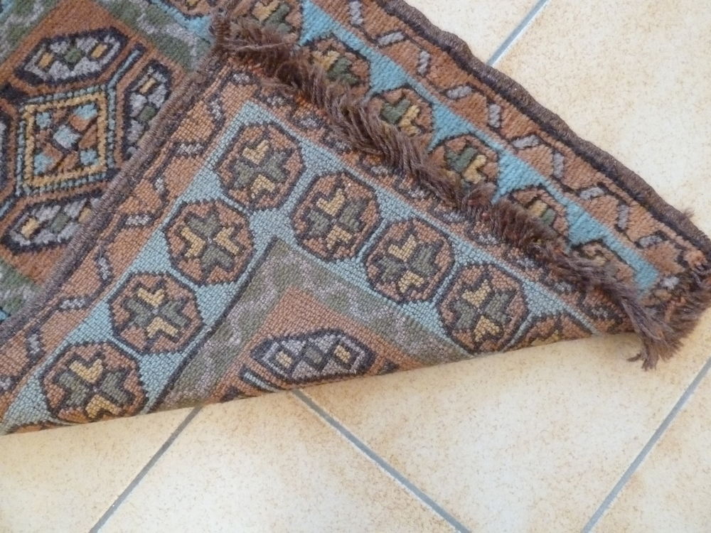 Tapis ancien kurde, r&eacute;gion Kars,
108 cm x 53 cm Décoration