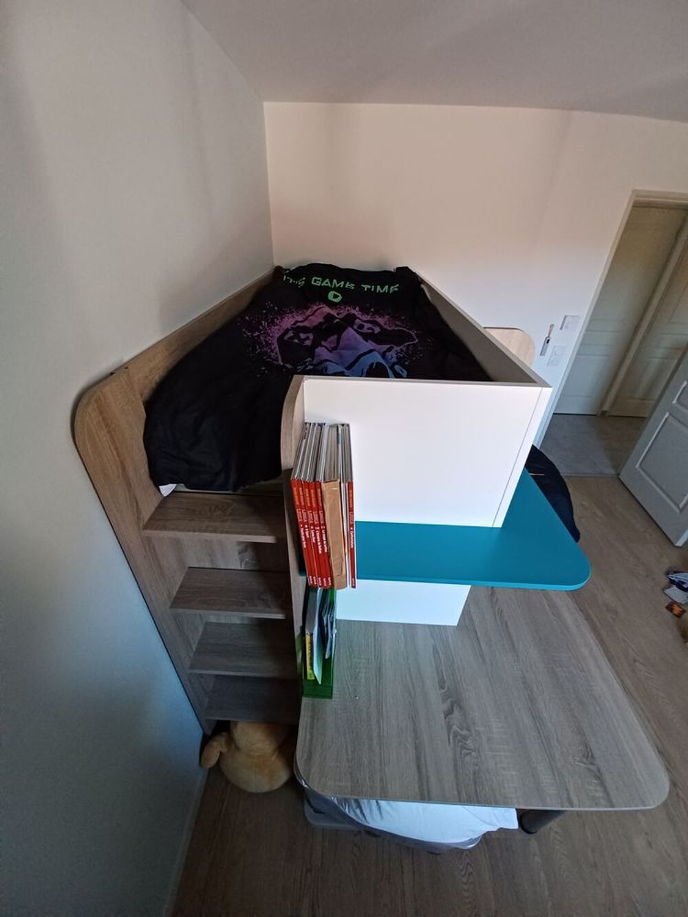 Bloc 2 Lits superpos&eacute;s avec 2 bureaux, penderie, &eacute;tag&egrave;res Mobilier enfants