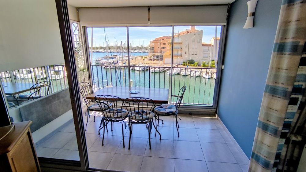 Vente Appartement LE CAP D'AGDE: Situé sur la pointe de l'AVANT PORT: très beau 3 pièces traversant rénové avec goût et situé face aux bateaux. Le cap d agde
