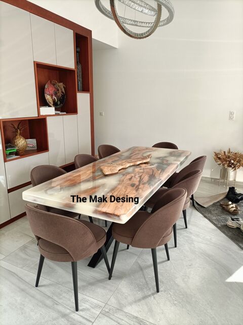 Table de salle à manger moderne en bois et résine 2500 Grenoble (38)