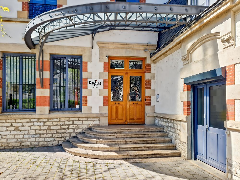   Louez un grand espace de bureau pour 50 personnes à Grenoble City Grenoble