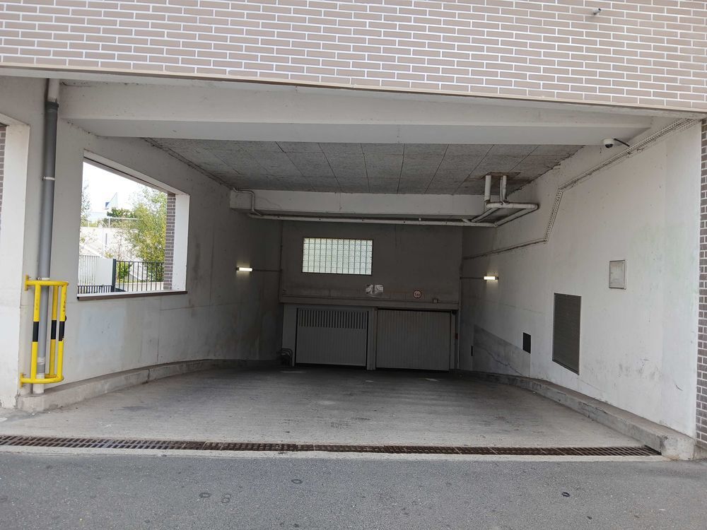 Location Parking/Garage Place de parking couverte sécurisée - 95610 Eragny Éragny