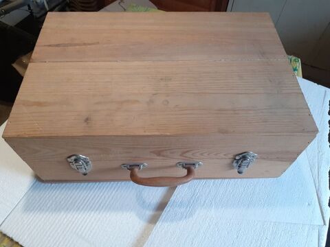 VALISETTE EN BOIS 50cm x 30cm x H 18cm LES GRANDS VINS Curis-au-Mont-d'Or (69)