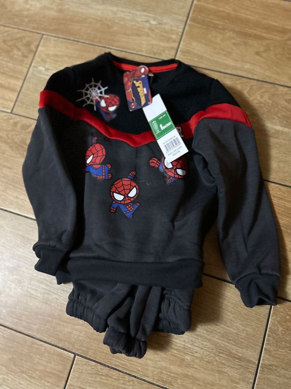 Suite &agrave; cessation d'activit&eacute; v&ecirc;tements neufs Vtements enfants