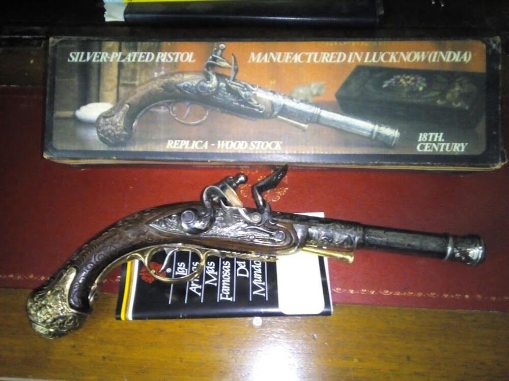 Pistolet &agrave; silex 18&deg;si&egrave;cle Denix 