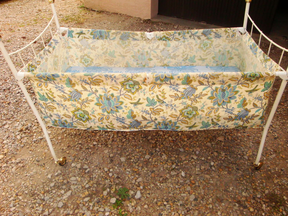 Lit pliable pour b&eacute;b&eacute; ann&eacute;e 1970 vintage Mobilier enfants