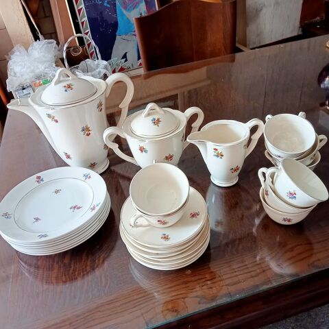 Service à café en porcelaine Saint-Laurs (79)