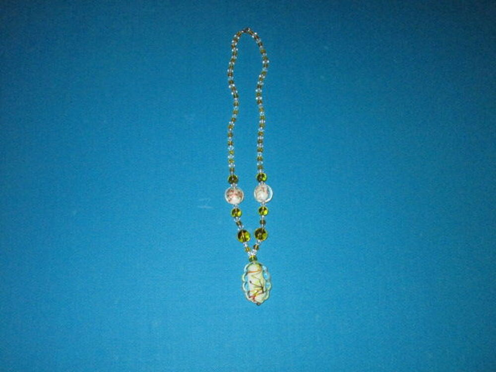  COLLIER EN PERLE Bijoux et montres