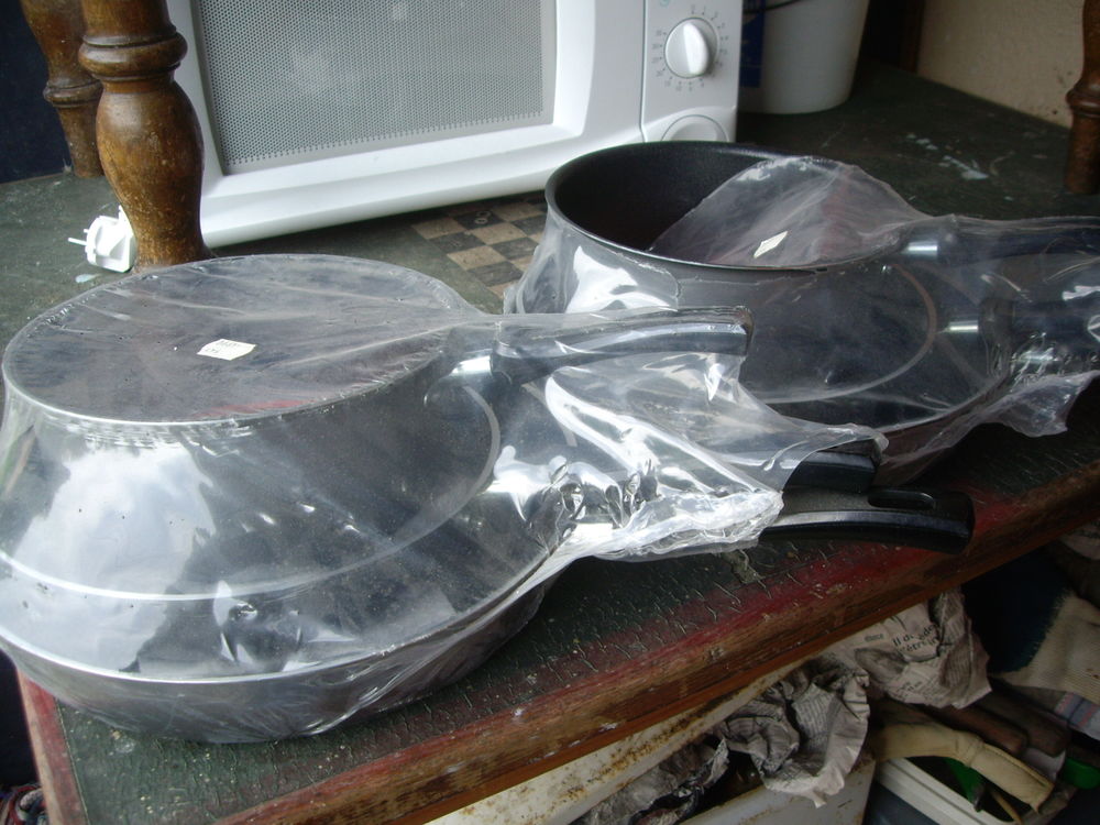 Sets 3 pi&egrave;ces Gris T&eacute;flon (2 po&ecirc;les+1 casserole) -neufs Cuisine
