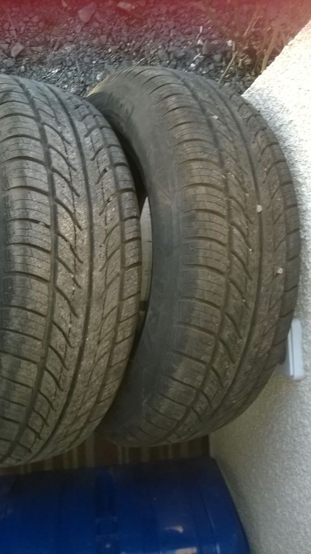 2 pneus neufs route Taurus (Michelin) 185 65 14 Bricolage