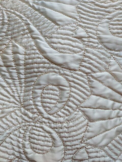 Dessus de lit en satin  beige Montbonnot-Saint-Martin (38)