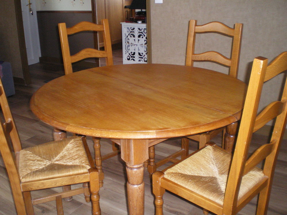 buffet en ch&ecirc;ne et table ronde Meubles
