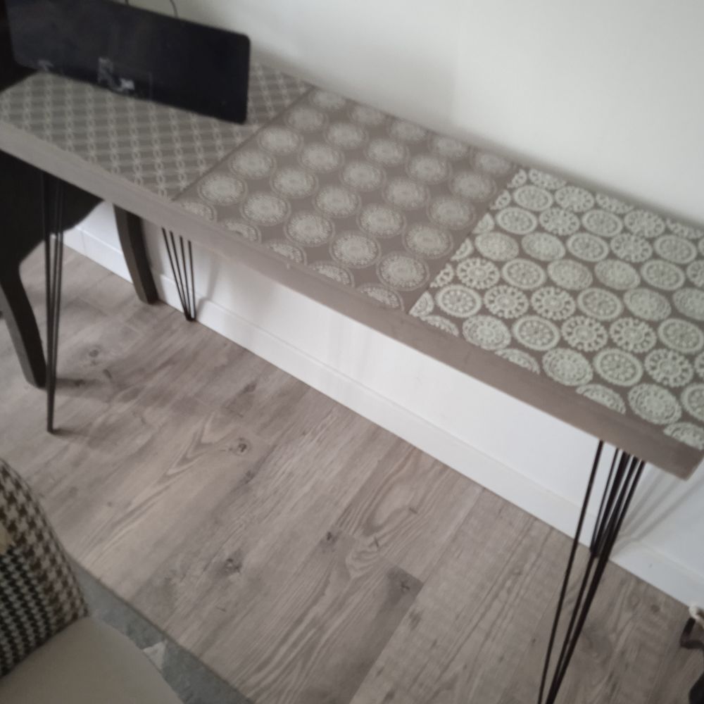 Petite console type scandinave plateau motifs marron, 70 de Meubles