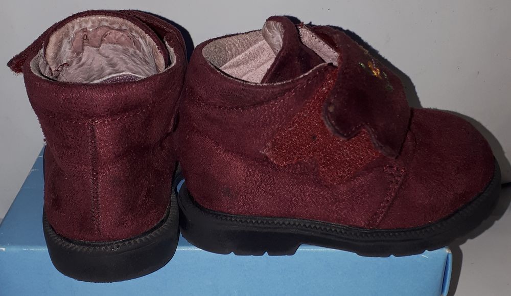 Botillons ou Chaussures Fille en pointure 19 Chaussures enfants