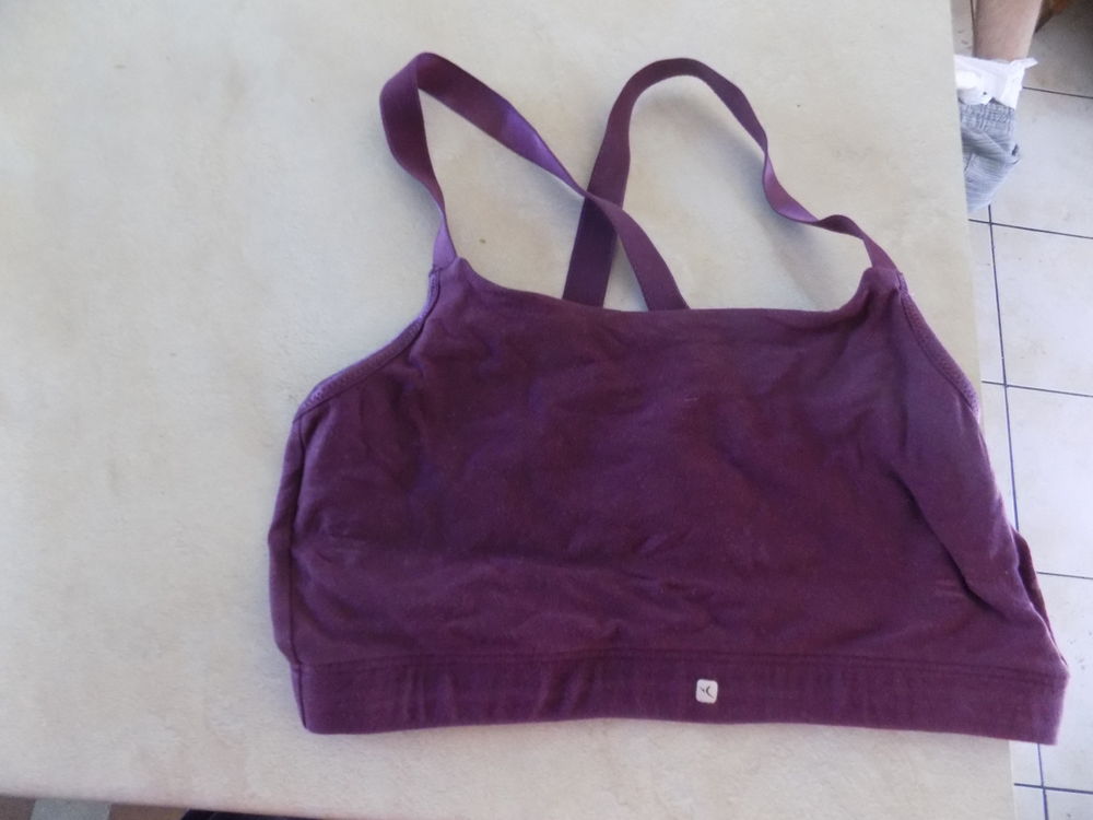 Brassi&egrave;re bordeaux Vêtements