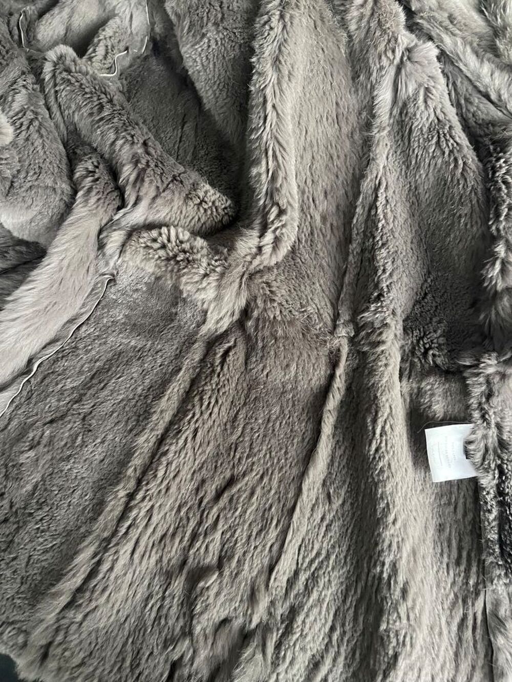Veste de marque tr&egrave;s bon &eacute;tat daim/renard/lapin Vêtements