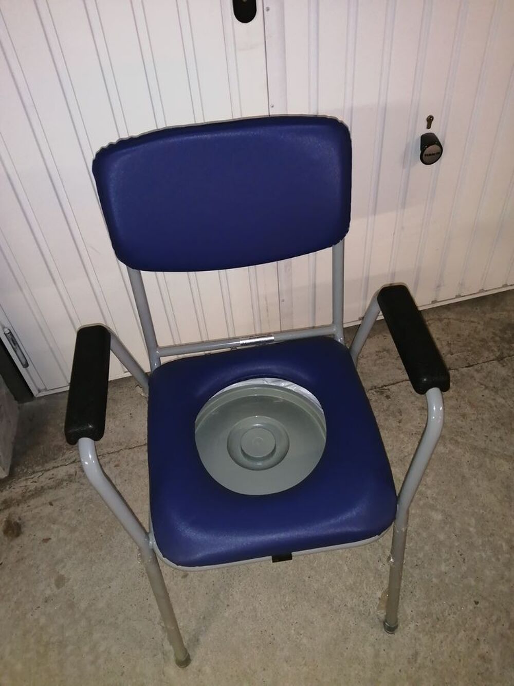 CHAISE WC HANDICAPE Meubles