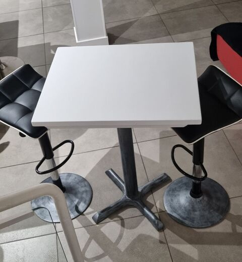 Superbe mange debout avec ces 2 tabourets réglables état NEU 110 Bon-Encontre (47)
