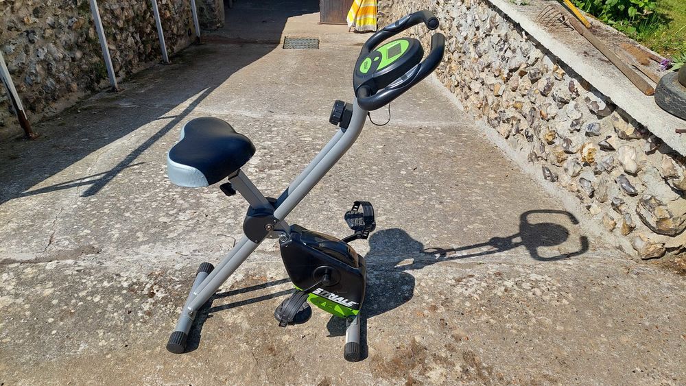 v&eacute;lo d'appartement en tr&egrave;s bon &eacute;tat. Tout fonctionne bien . Vélos
