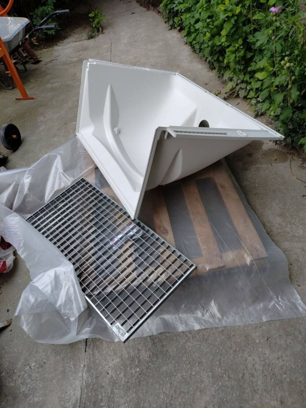 Cour ANGLAISE 40X60X40 avec GRILLE NEUVE Bricolage