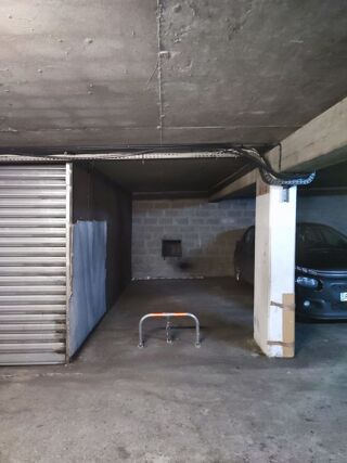  Parking / Garage  louer 11 m Paris
