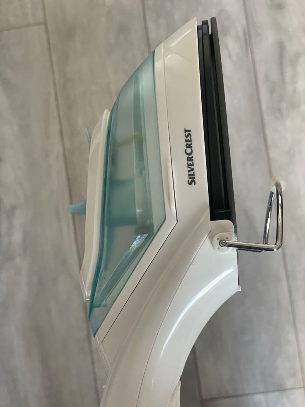 D&eacute;froisseur &agrave; main Silvercrest €" Tr&egrave;s bon &eacute;tat €" 12€&macr;€ - Pratique et efficace pour d&eacute;froisser sans fer &agrave; repasser ! Electroménager
