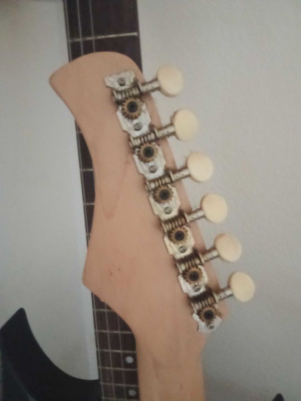 deux guitares &eacute;lectriques (enfant et adulte) Audio et hifi