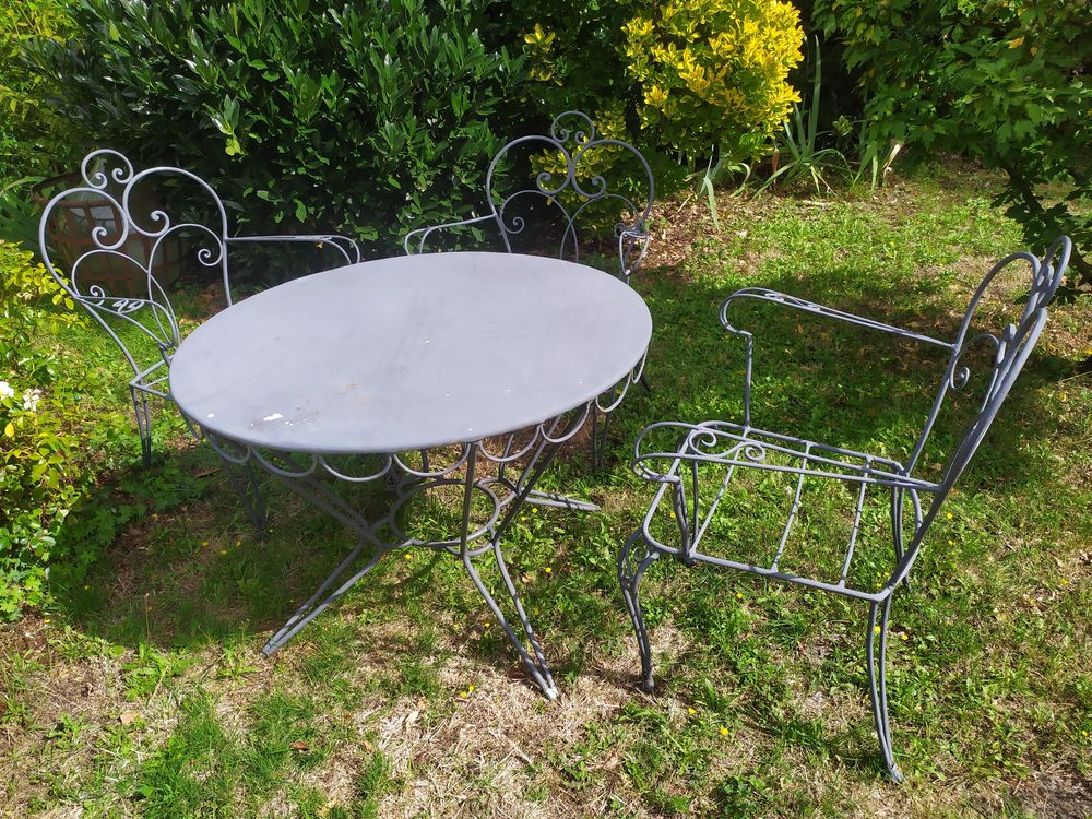 Beau salon de jardin en ferronnerie r&eacute;tro Meubles