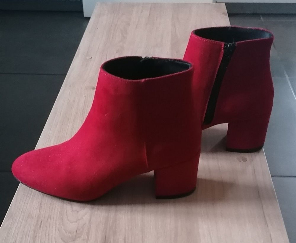bottines neuves rouge jamais port&eacute;es pointure 36 Chaussures