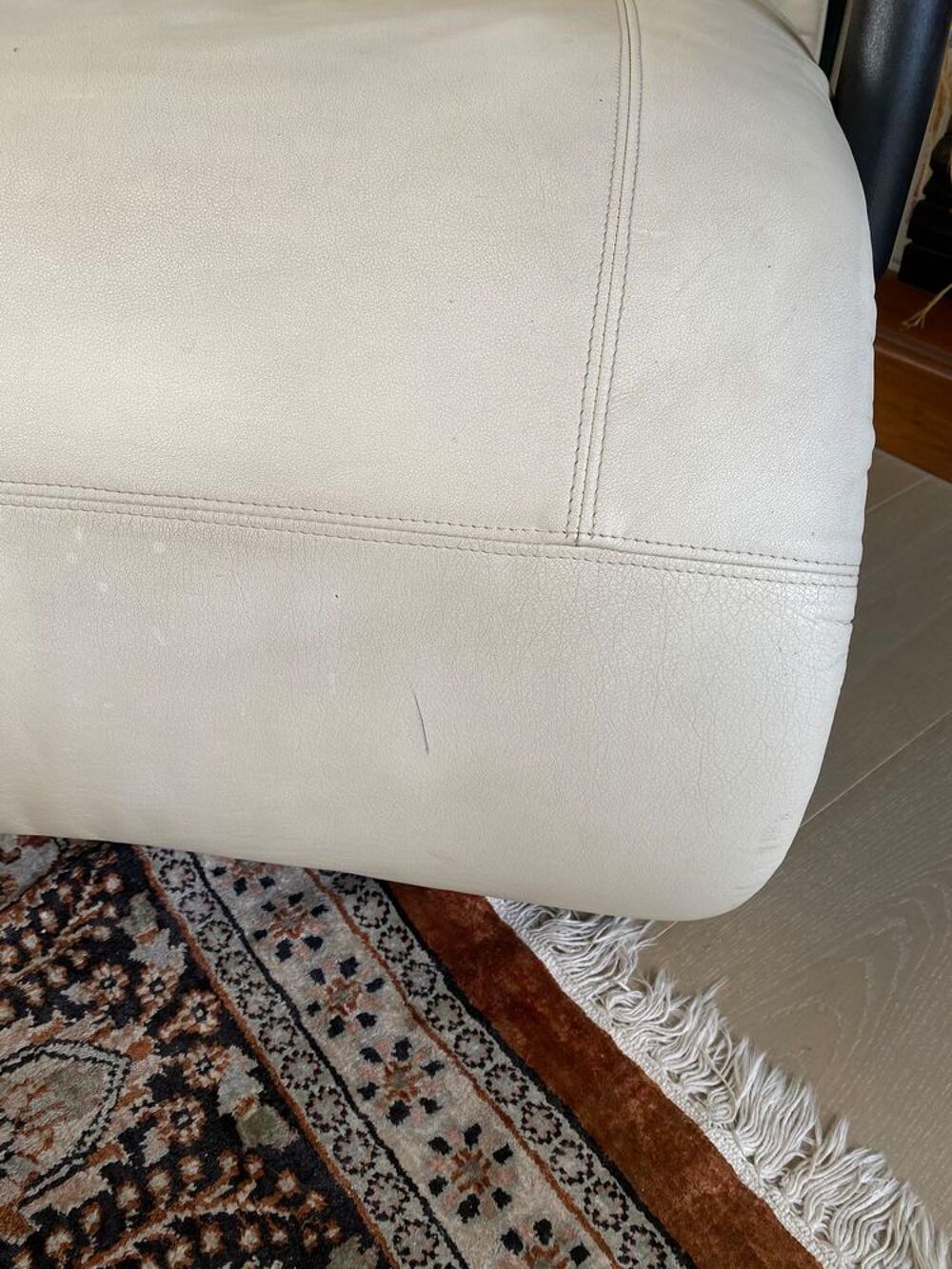Fauteuil + repose-pieds "ZEN" cuir drap&eacute; blanc Ligne Roset Meubles