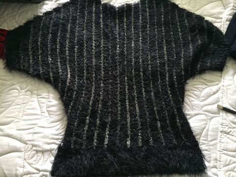 2 PETITS PULLS MAILLE BRILLANTE  T. M 6 Saint-Genis-Laval (69)