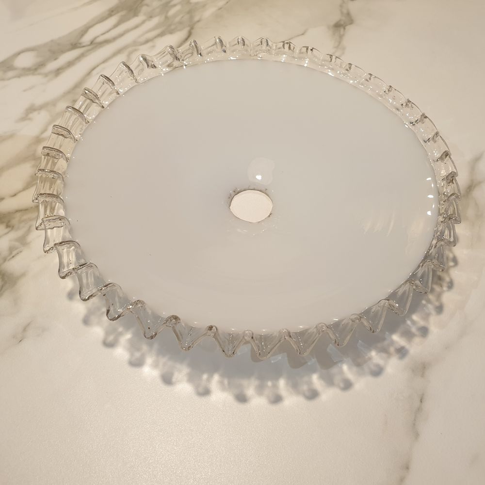 Abat-jour Suspension blanc ancien en verre opaline dentel&eacute; Décoration