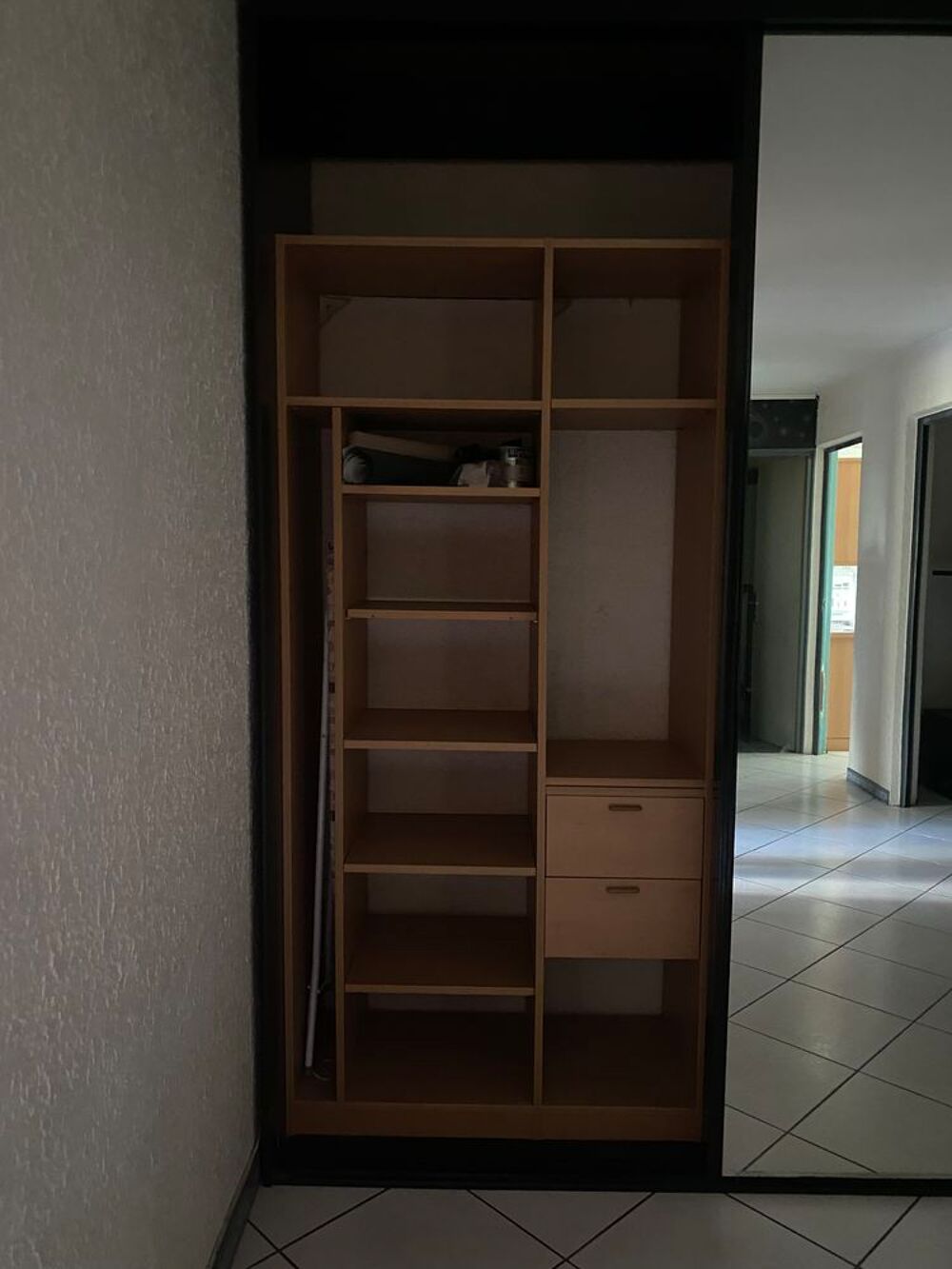 Meuble d'entr&eacute;e avec porte vitr&eacute;e Meubles