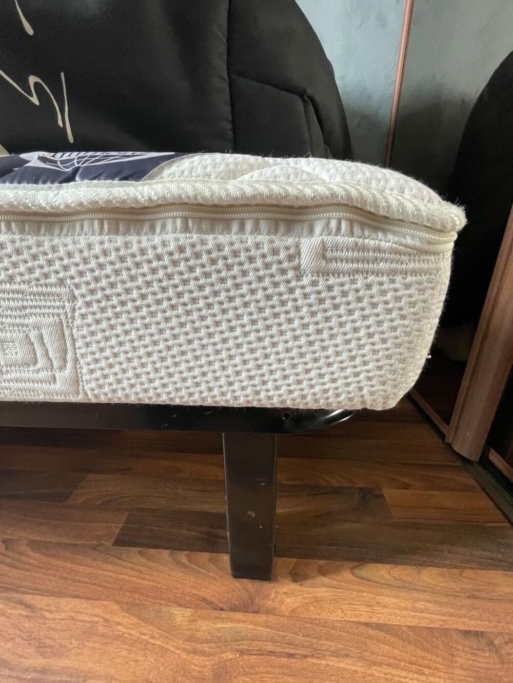 BZ tr&egrave;s peu servi 160x220 matelas Simons 14 cm Meubles